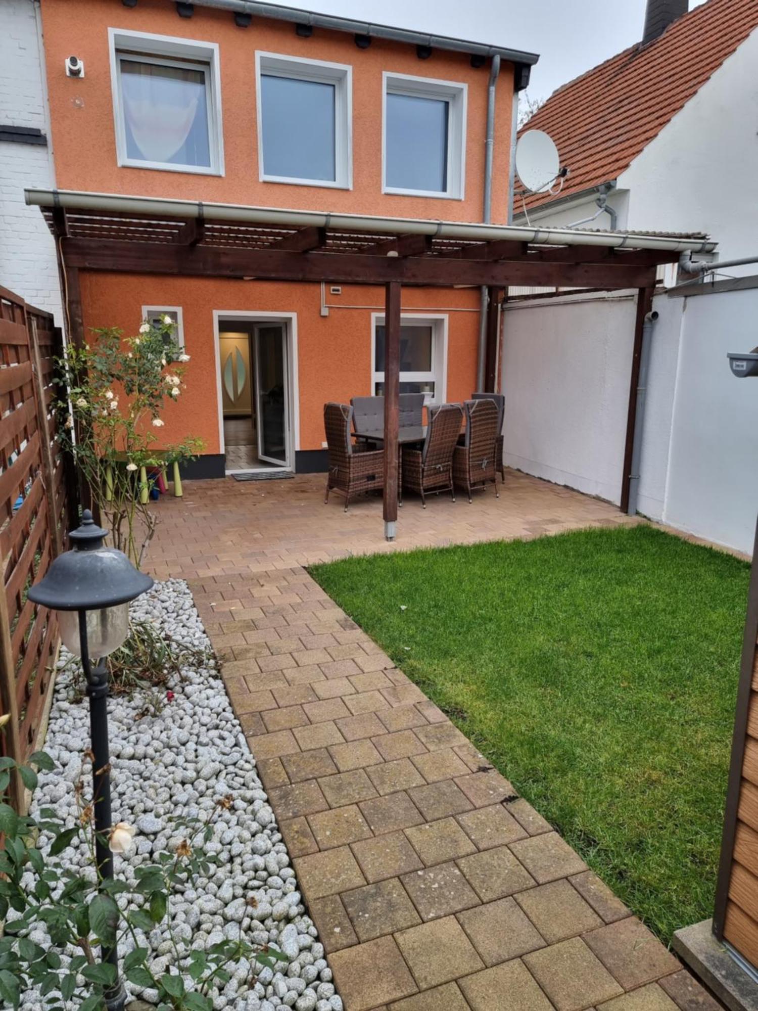 Gaestehaus-Ferienwohnung-Appartement Mit Terrasse - Naehe Kliniken/ Herzzentrum Bad Oeynhausen Bagian luar foto