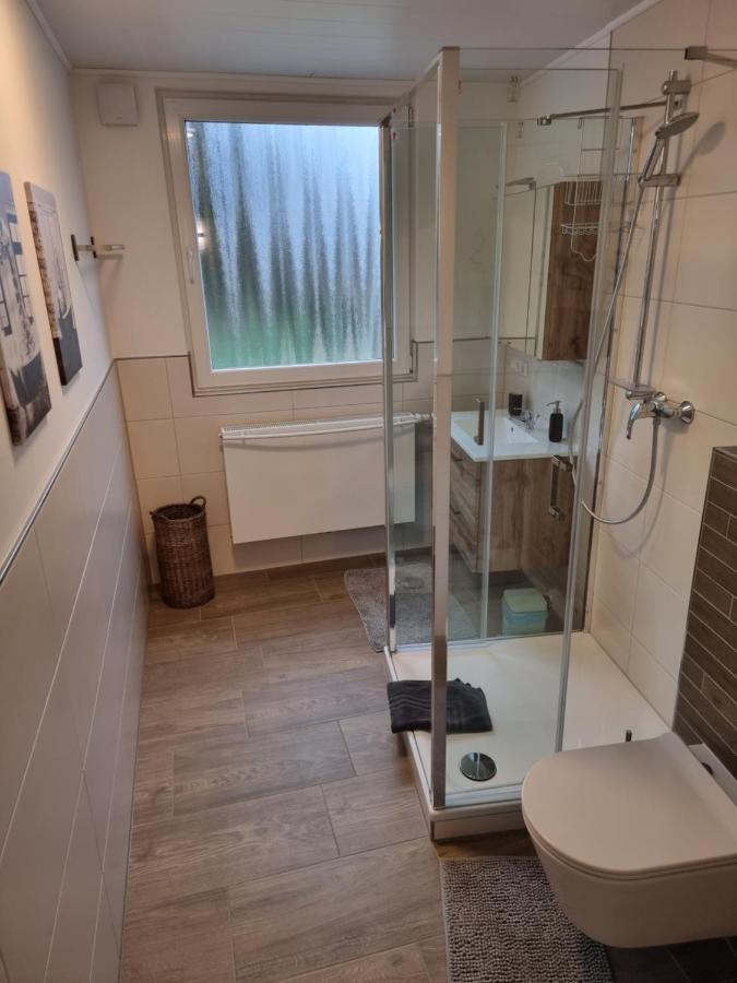 Gaestehaus-Ferienwohnung-Appartement Mit Terrasse - Naehe Kliniken/ Herzzentrum Bad Oeynhausen Bagian luar foto