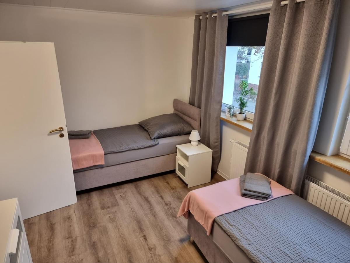 Gaestehaus-Ferienwohnung-Appartement Mit Terrasse - Naehe Kliniken/ Herzzentrum Bad Oeynhausen Bagian luar foto