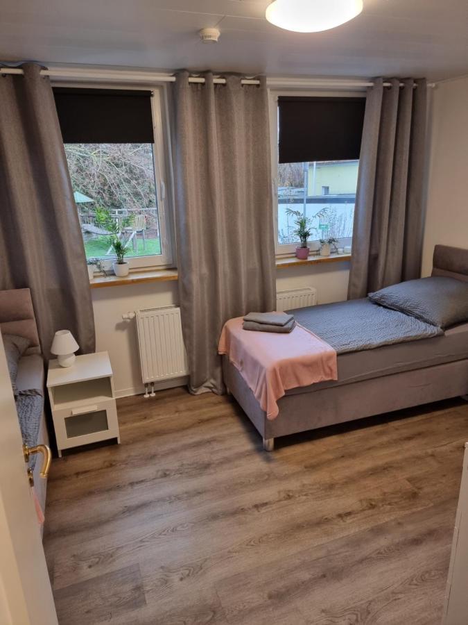 Gaestehaus-Ferienwohnung-Appartement Mit Terrasse - Naehe Kliniken/ Herzzentrum Bad Oeynhausen Bagian luar foto